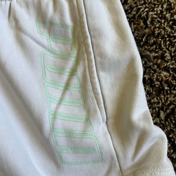 Puma White Athletic Shorts with Elastic Waistband - Picture 2 of 6